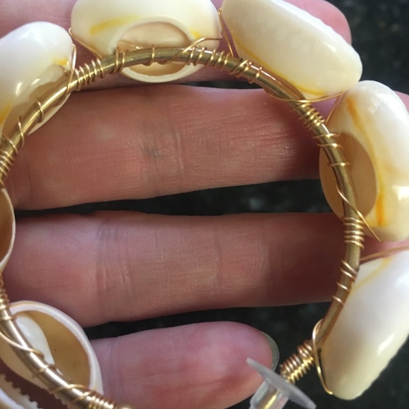 FP Natural Shell Hoop Earrings - Picture 4 of 4